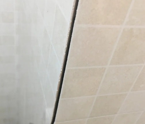 杜尔伯特瓷砖空鼓维修公司分享阳台瓷砖脱落的修复过程可以分为以下几个步骤